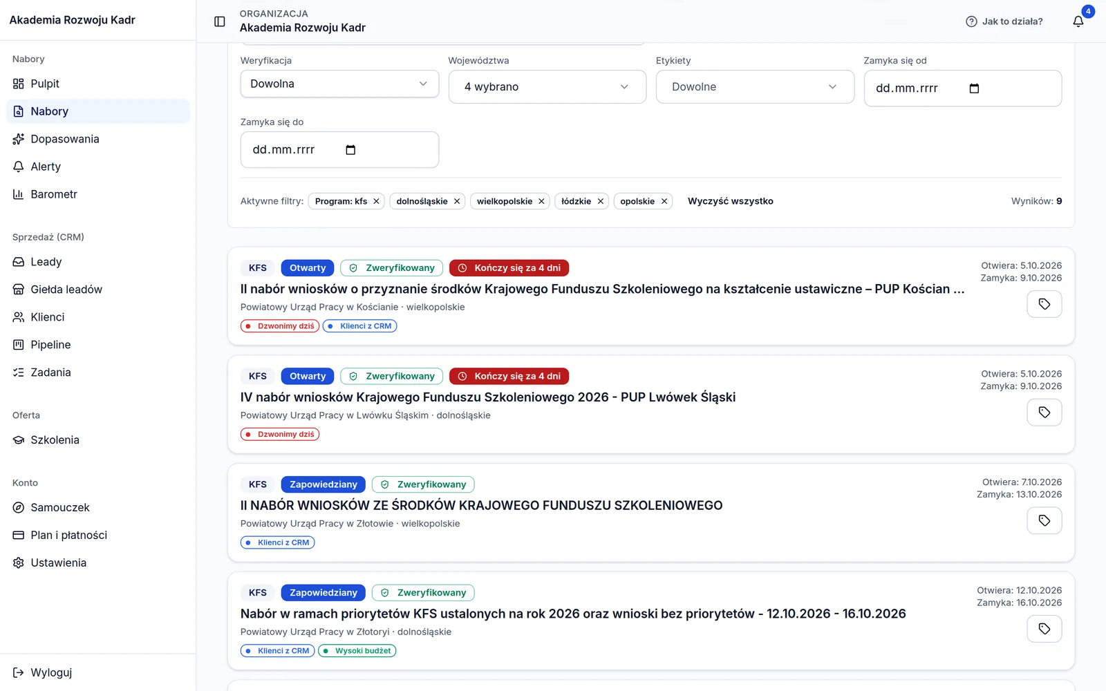 Panel Grant Monitor: lista aktualnych naborów KFS z filtrami województw, statusem, terminem i etykietami zespołu